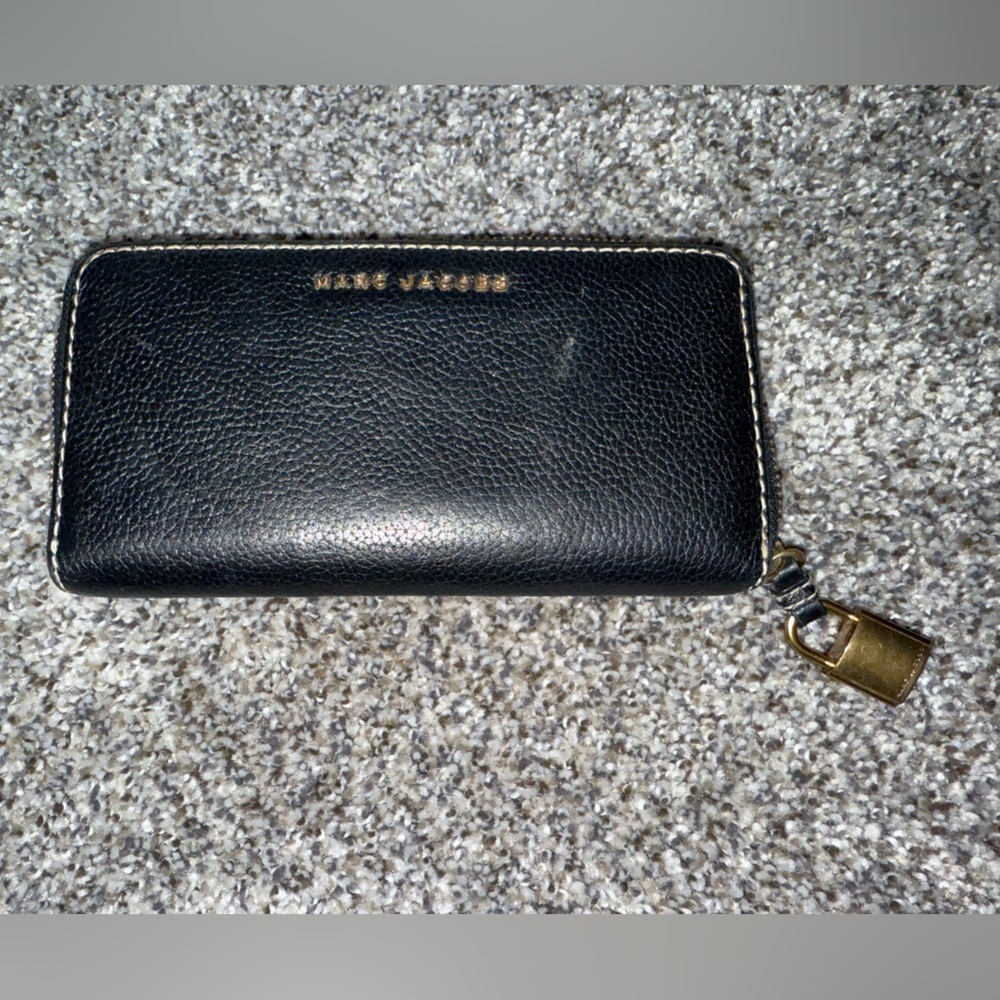 Marc Jacobs Black Leather Zip Around Walker With Lock